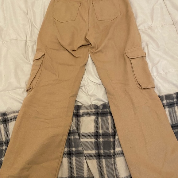 Beige high rise cargos - Picture 2 of 2